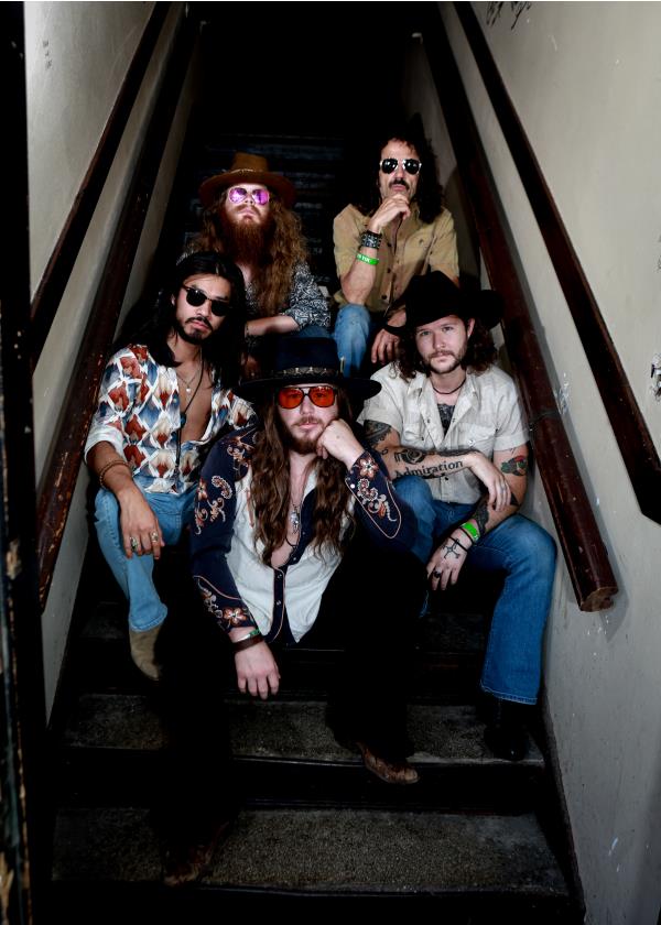 Hippies & Cowboys: 