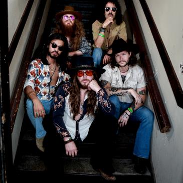 Hippies & Cowboys-img
