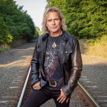 MIKE TRAMP-Lead singer of WHITE LION-ACOUSTIC SHOW